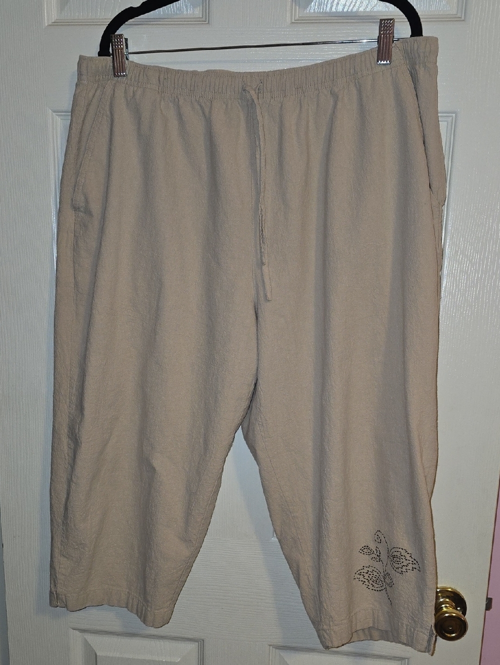 Jane Ashley Beige Capris with Embroidered Detail